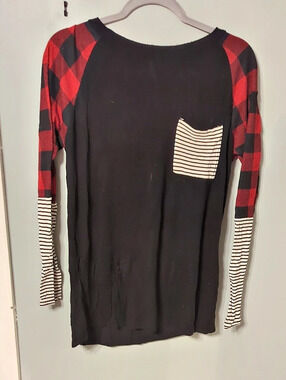 Lovely Souls Plaid Raglan Long Sleeve Top in Black & Red